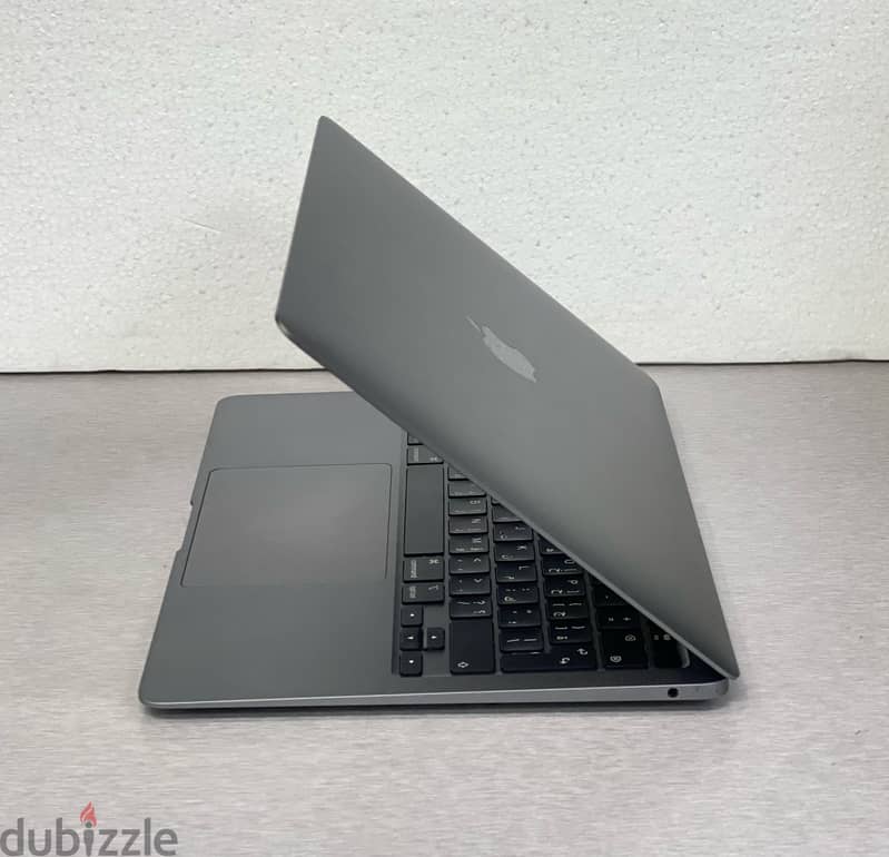 MacBook Air M1 8GB RAM 256GB SSD 13.3"(2560 x 1600) Display Type-C 5