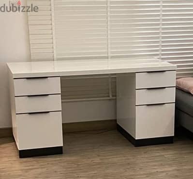 Computer desk