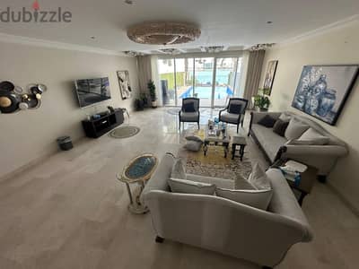 Luxury villa in Amwaj