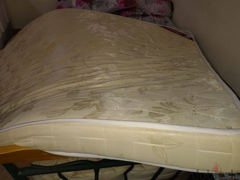 Queen size mattress 1