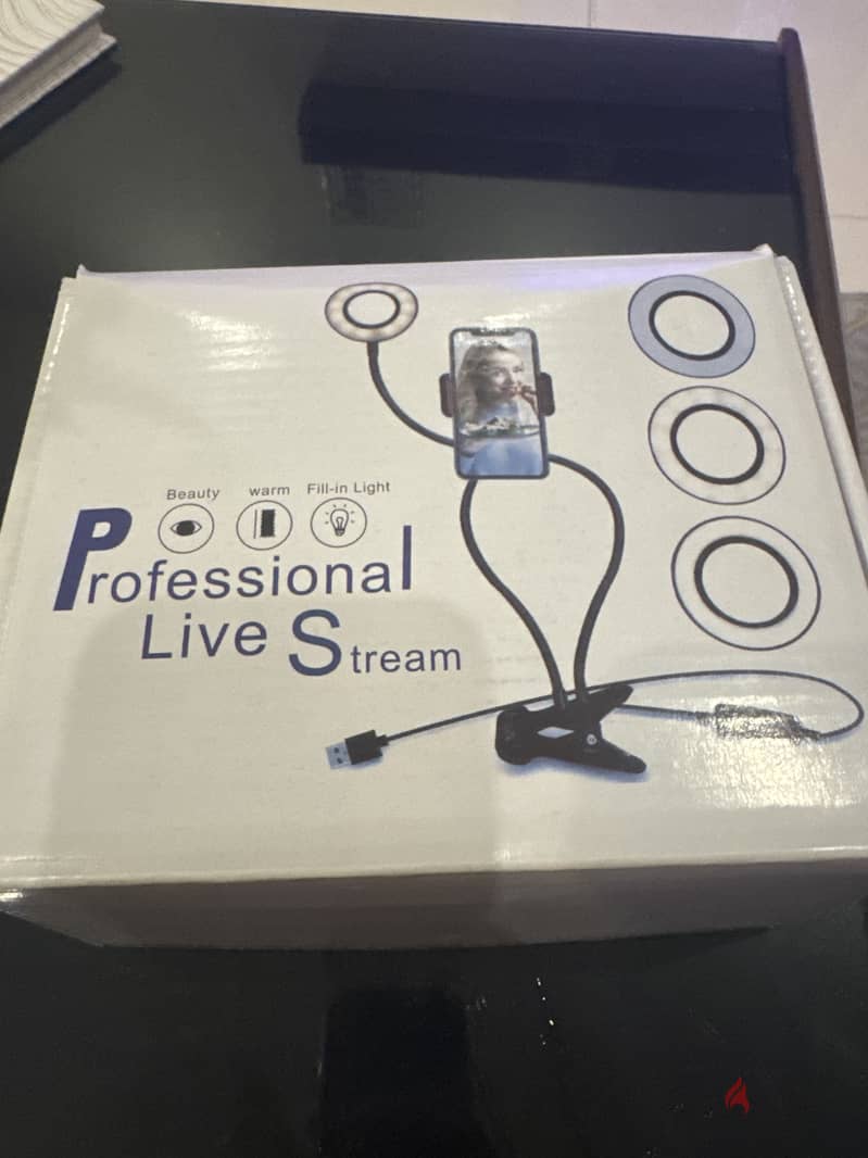 Professional Live Stream with Light 0