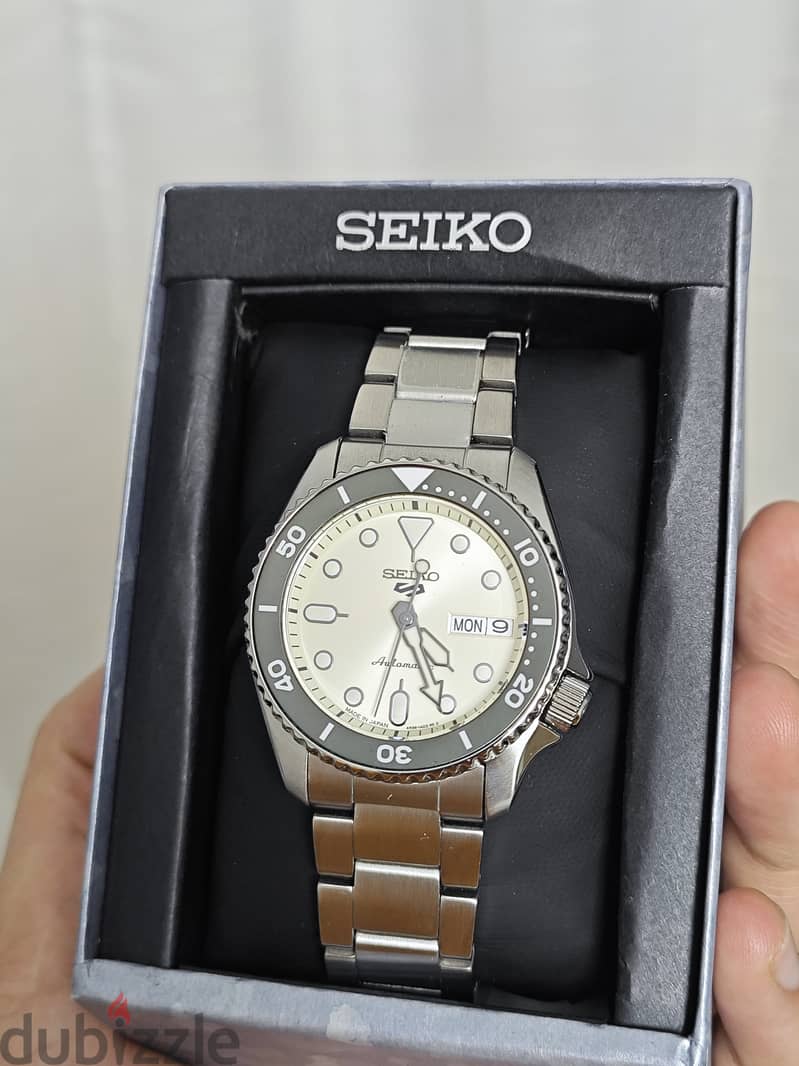 Brand New Seiko watch 1