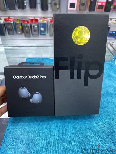 Galaxy Flip 4 with galaxy buds 2 pro brand new