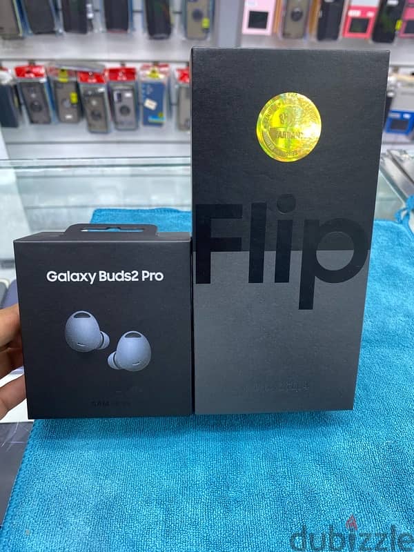 Galaxy Flip 4 with galaxy buds 2 pro brand new 0