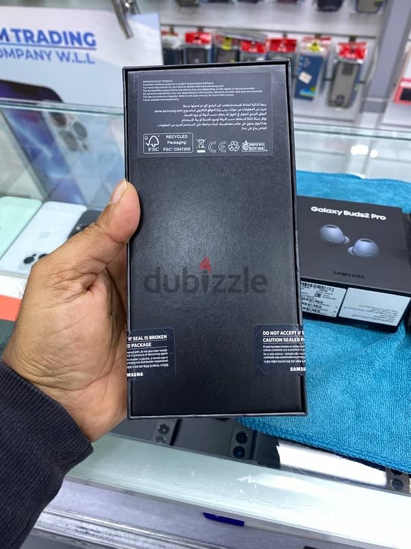 Galaxy Flip 4 with galaxy buds 2 pro brand new 1