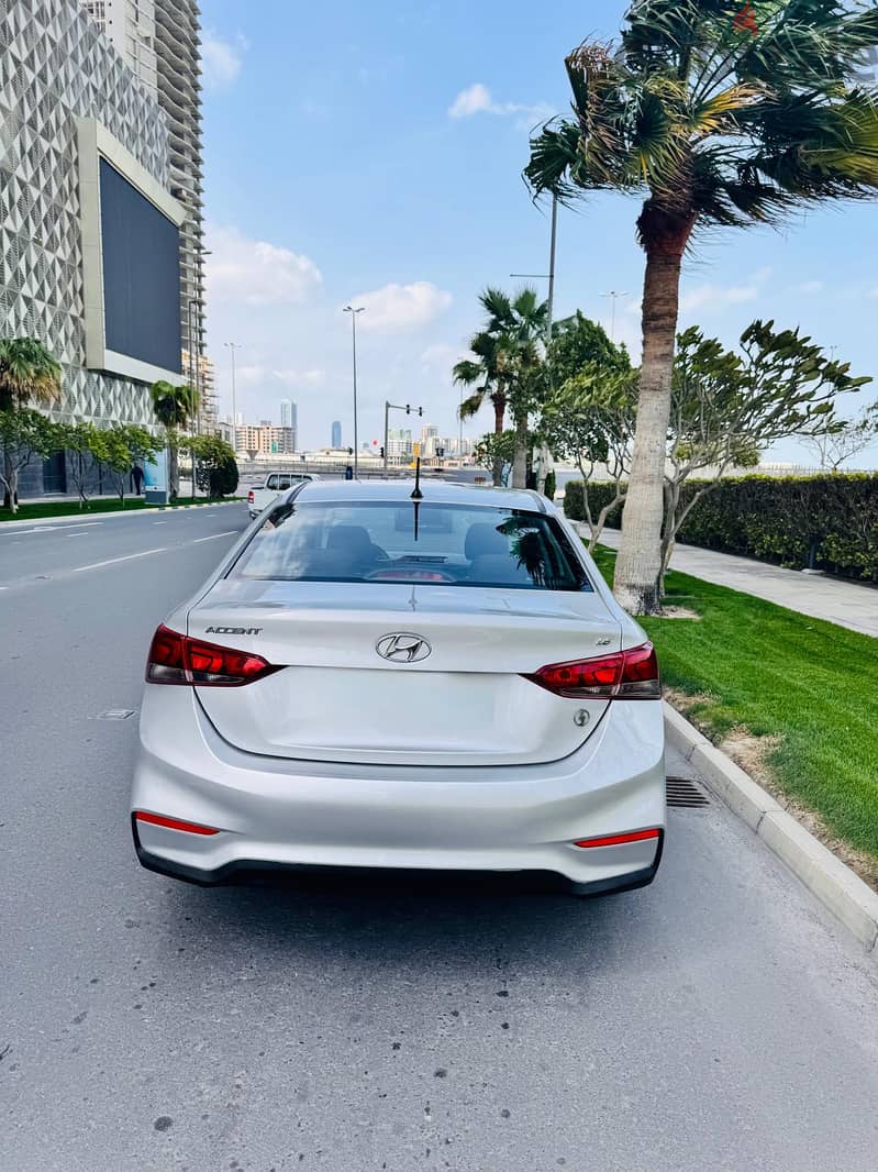 HYUNDAI ACCENT -2018 -1.6L V4 -silver 98000KM 4