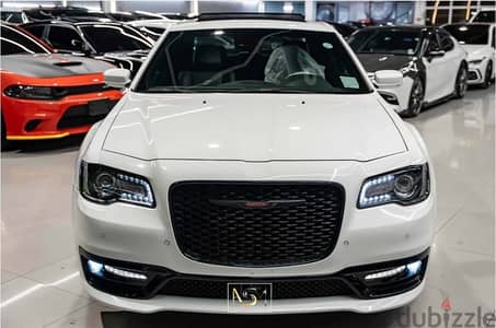 Chrysler 300S 2022 black edition with warranty to 2028