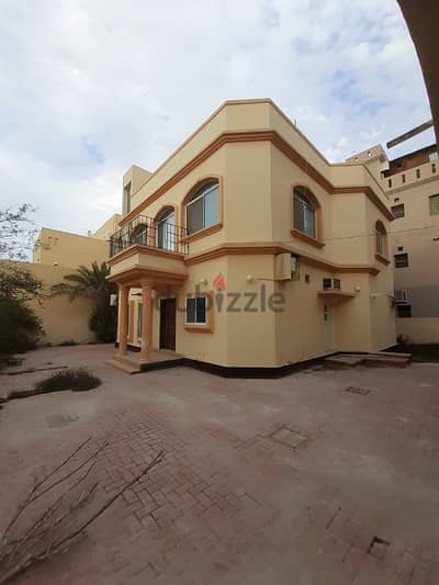 For rent, a spacious villa area in Aali 36364714