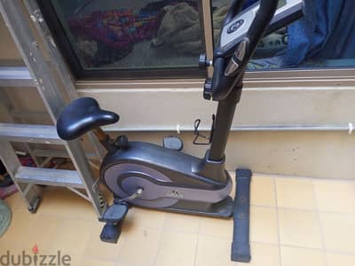 EXERCISE MACHINE CYCLE TYPE