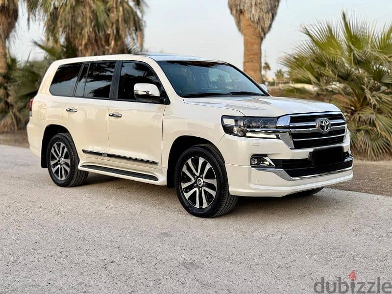 Toyota Land Cruiser 2019 grand Touring v8 2