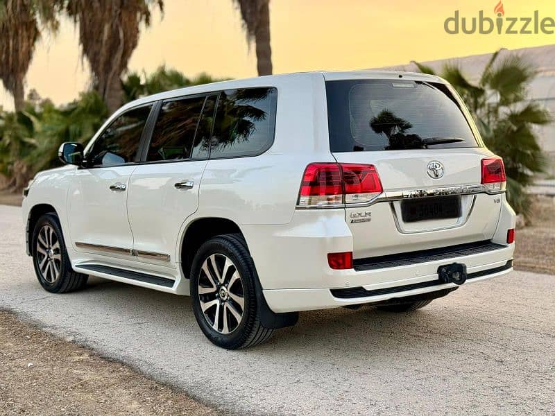 Toyota Land Cruiser 2019 grand Touring v8 3