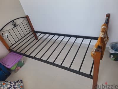 سرير نفر بالمرتبه bed with matress