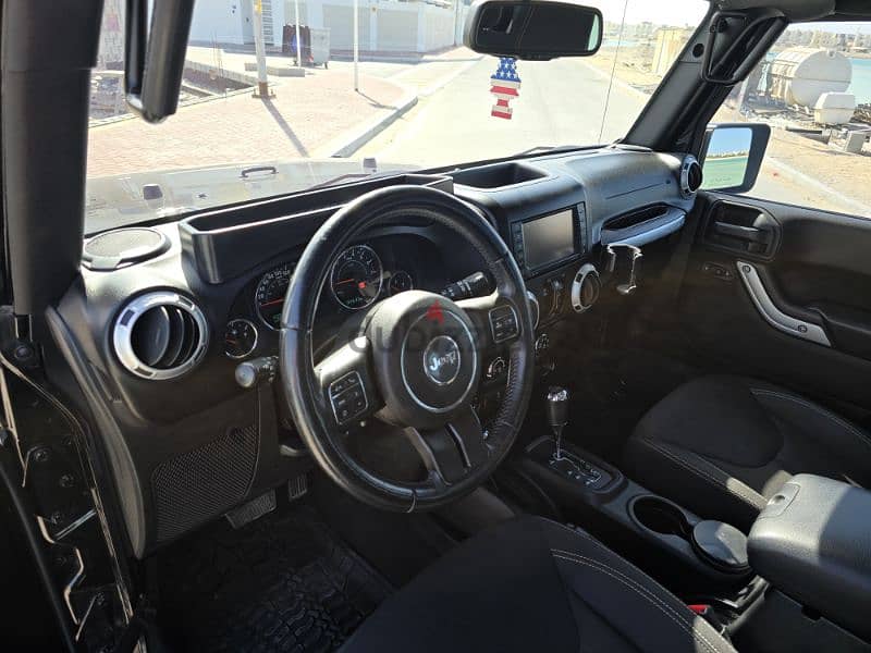 Jeep Wrangler Sahara Unlimited 2015 ( Low mileage) 6