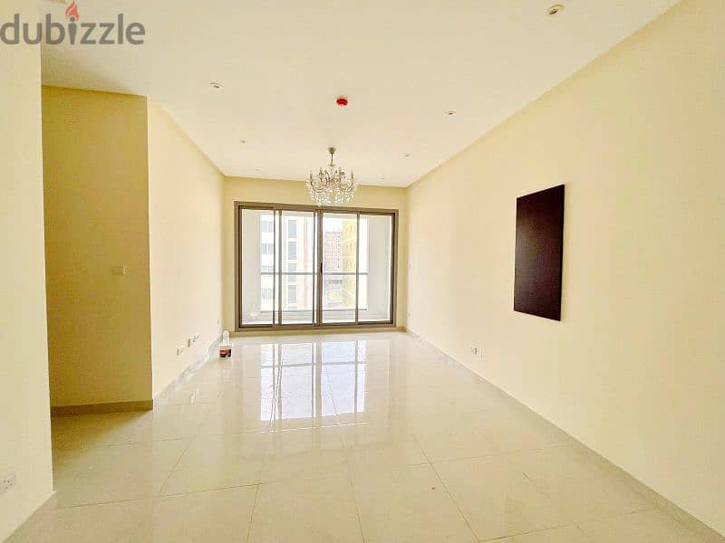 Spacious 2 BHK with  Balcony nd AC 1