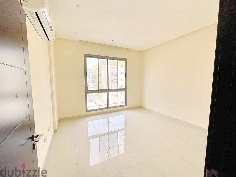 Spacious 2 BHK with  Balcony nd AC 3