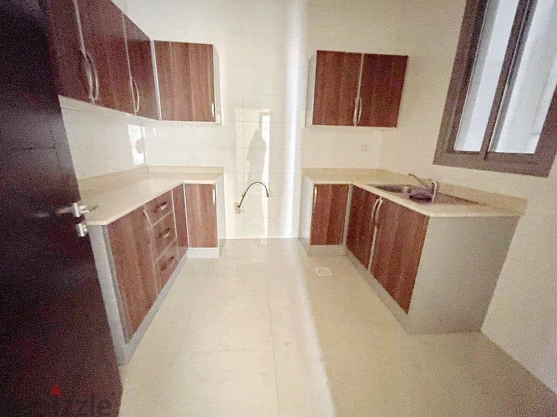 Spacious 2 BHK with  Balcony nd AC 6