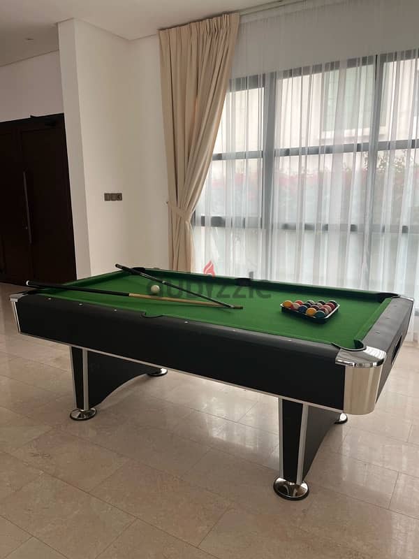 Mint condition pool table 0