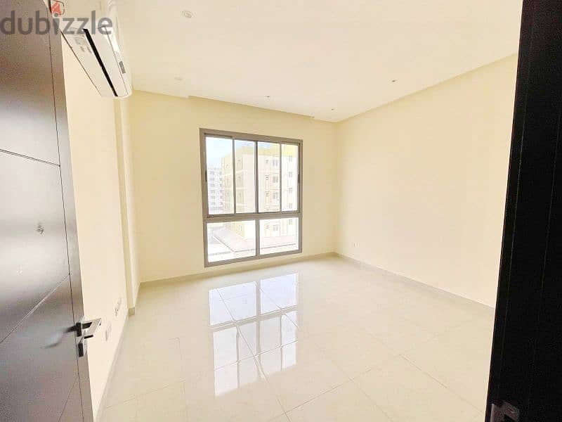 Hidd ,  3 bhk /  3 Bathrooms/2 Balconies 7