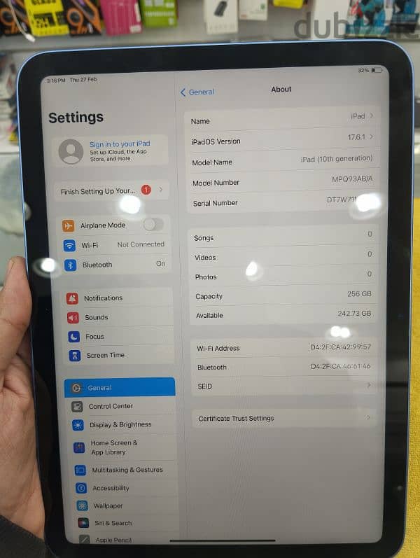 iPad 10th Generation 256 GB WiFi 1