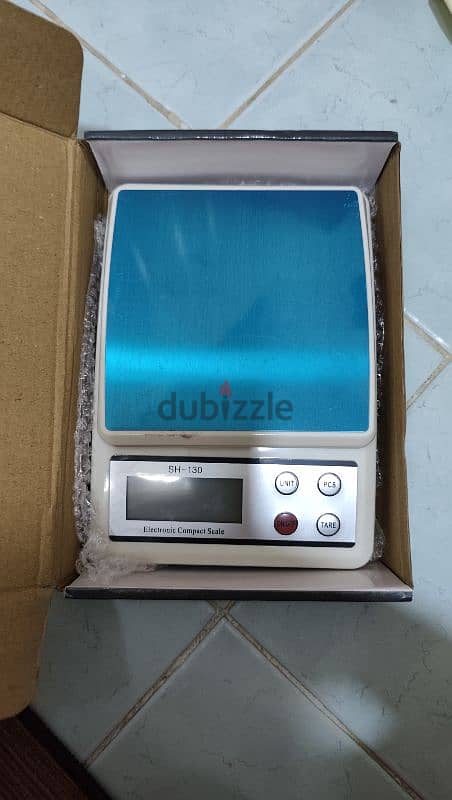 Electronic kitchen scale 1