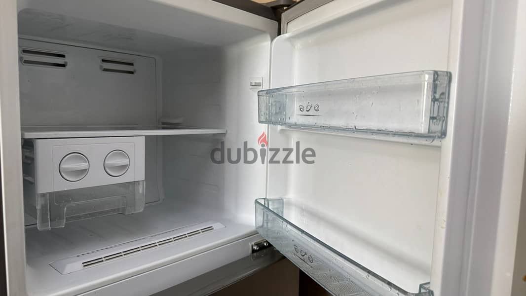 Hisense 330 litres refrigerator 4