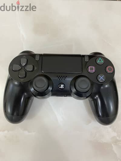 For sale ps4 console almost new.  للبيع قير بلستيشن 4 اصلي شبه جديد