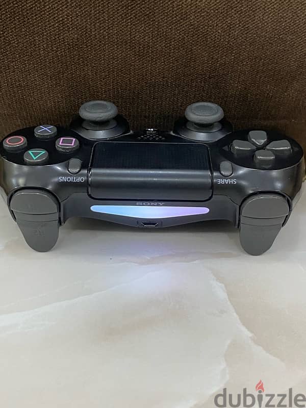 For sale ps4 console almost new.  للبيع قير بلستيشن 4 اصلي شبه جديد 1