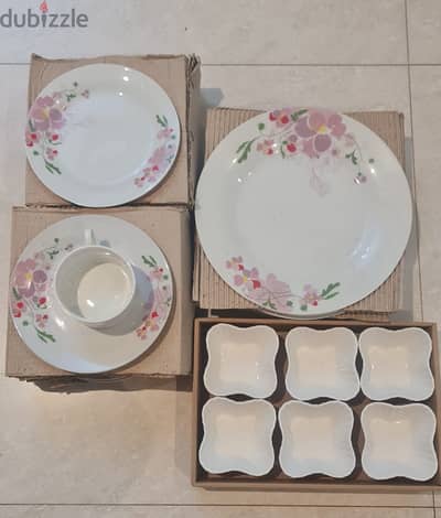 Excellent Dinner Set for sale - New