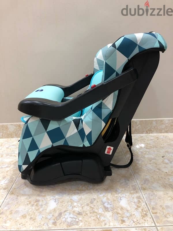 للبيع كرسي سيارة بسعر نار…For sale, a car seat in excellent condition 2