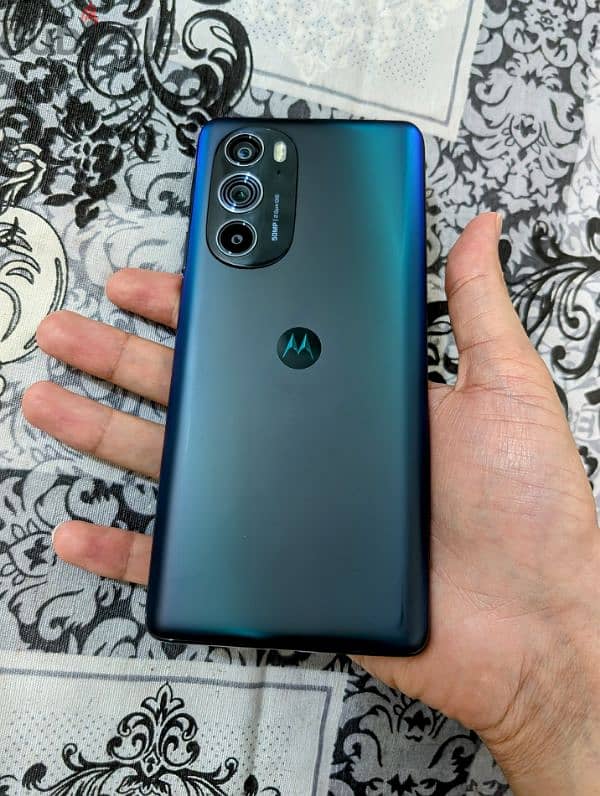 Motorola Edge 30 Pro 5G → Snapdragon 8 Gen 1 6