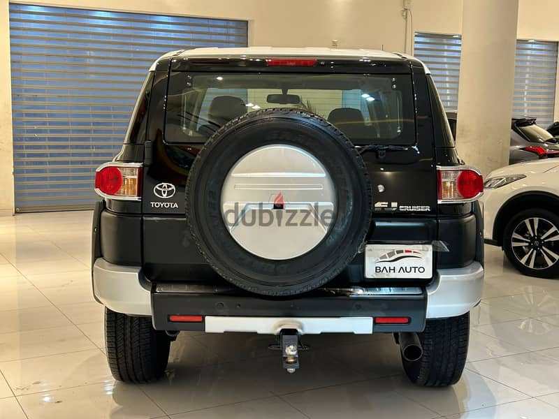 Toyota FJ Cruiser 2010 model FOR SALE 8