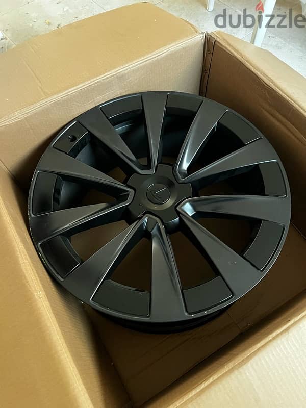 Tesla Model x stock rims with aero caps for sale / 4 rims 22 inch 2