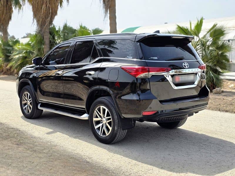 Toyota Fortuner 2017 4