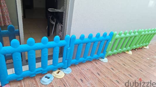 fence 4 pieces 10bd can be use for dogs /cats and babies