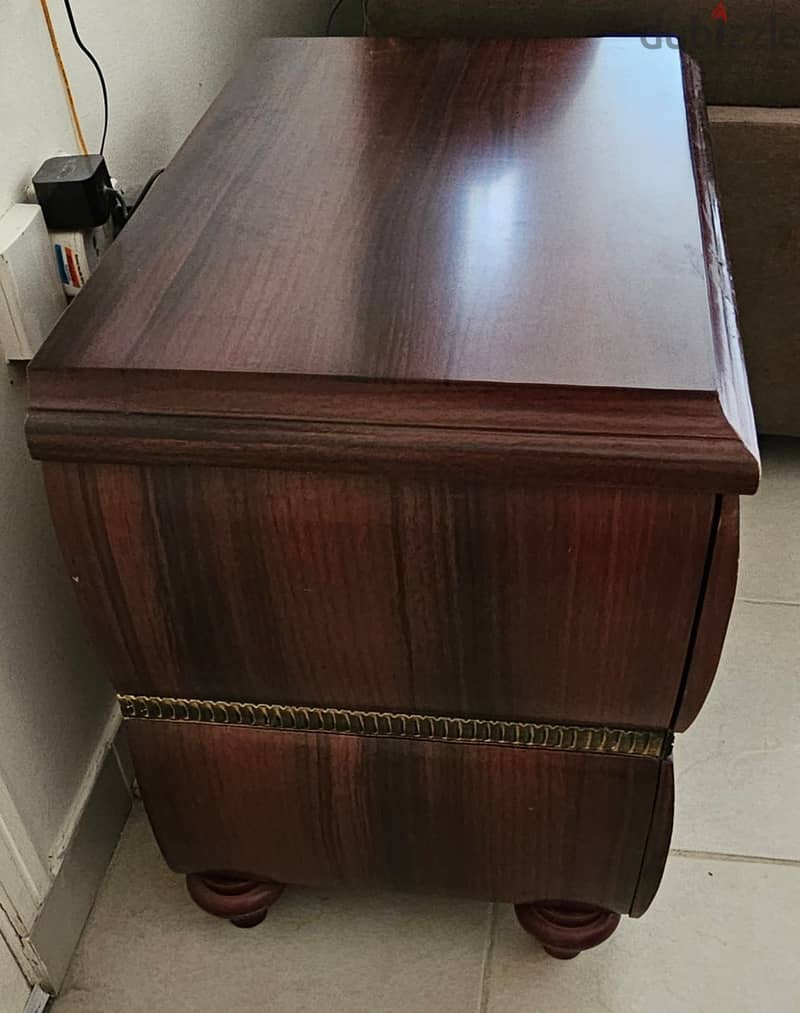 Side table with 2 Drawers 1