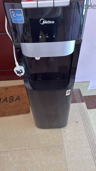 midea  bottom loading water dispenser in great condition