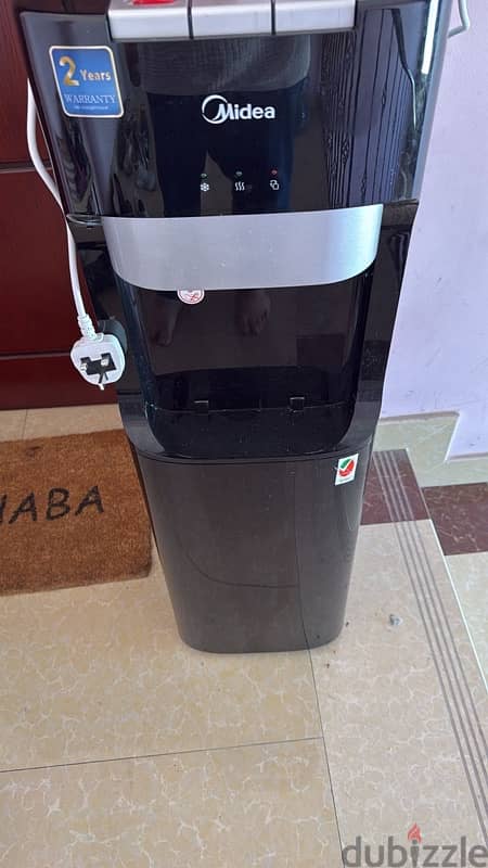 midea  bottom loading water dispenser in great condition 1