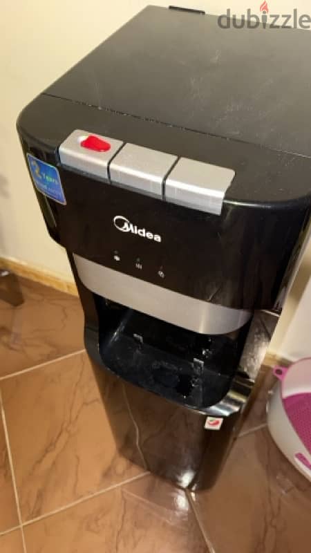 midea  bottom loading water dispenser in great condition 3