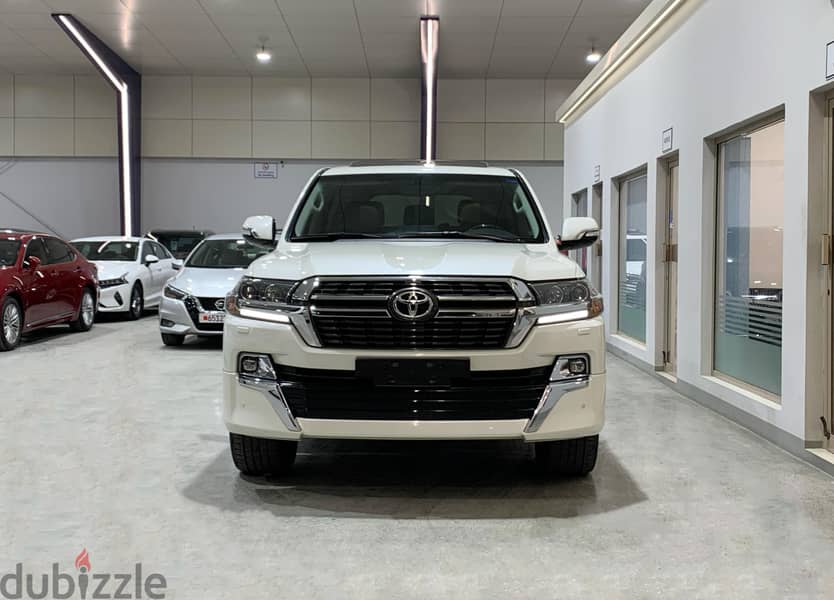 Toyota Land Cruiser GXR V8 3