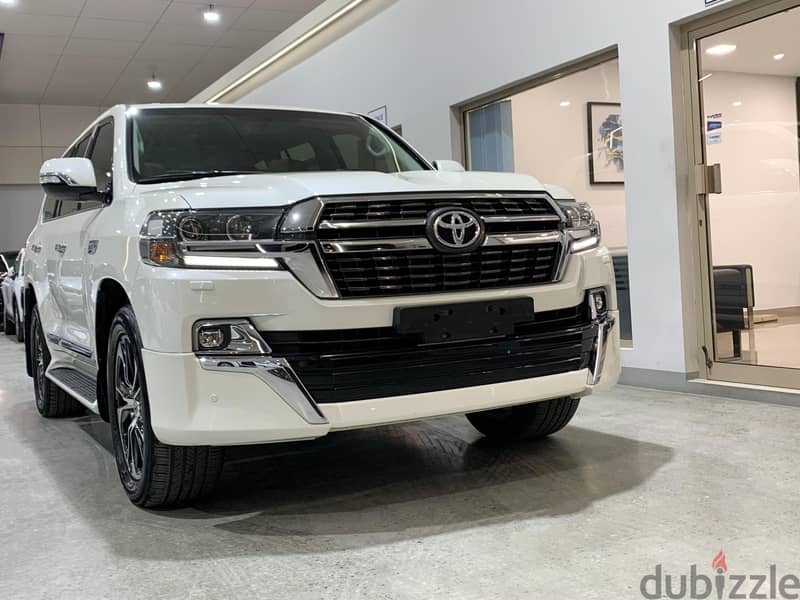 Toyota Land Cruiser GXR V8 5