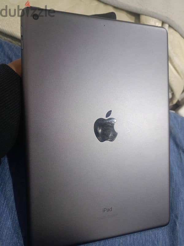 I pad 9th generation wifi 64gb everything original 0