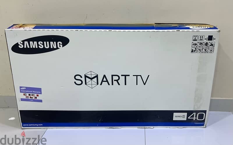 SAMSUNG Series 5 5500 40" inches Smart TV LCD - with stands and remote 3