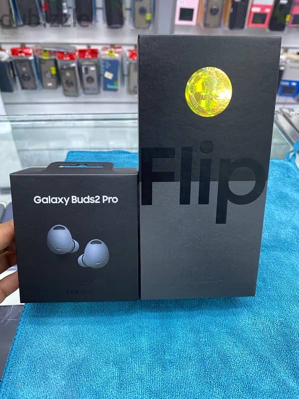 Galaxy Z Flip 4 with buds 2pro new 0