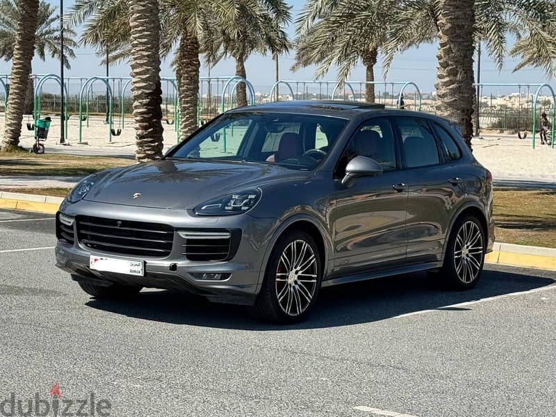 Porsche Cayenne GTS 2016 grey 1