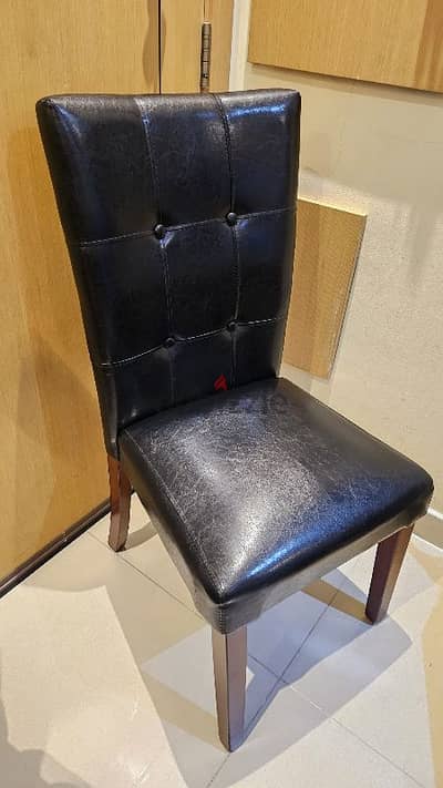 Black leather luxury chair like new Juffair