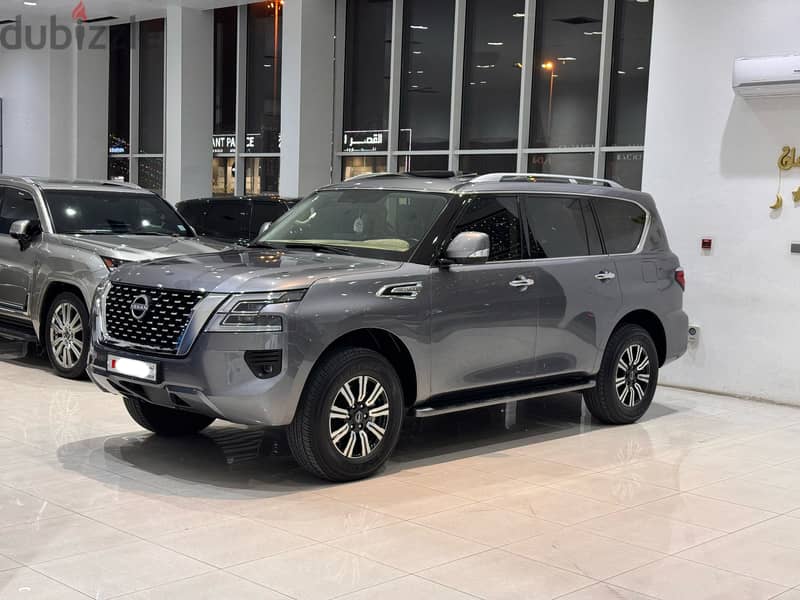 Nissan Patrol SE 2024 grey 1