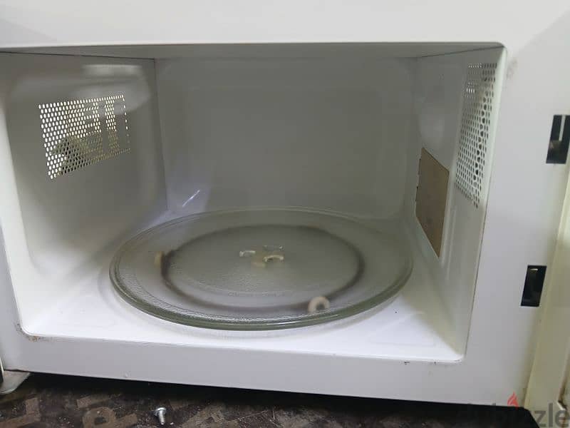 NIKAI 23LITRE MICROWAVE 3