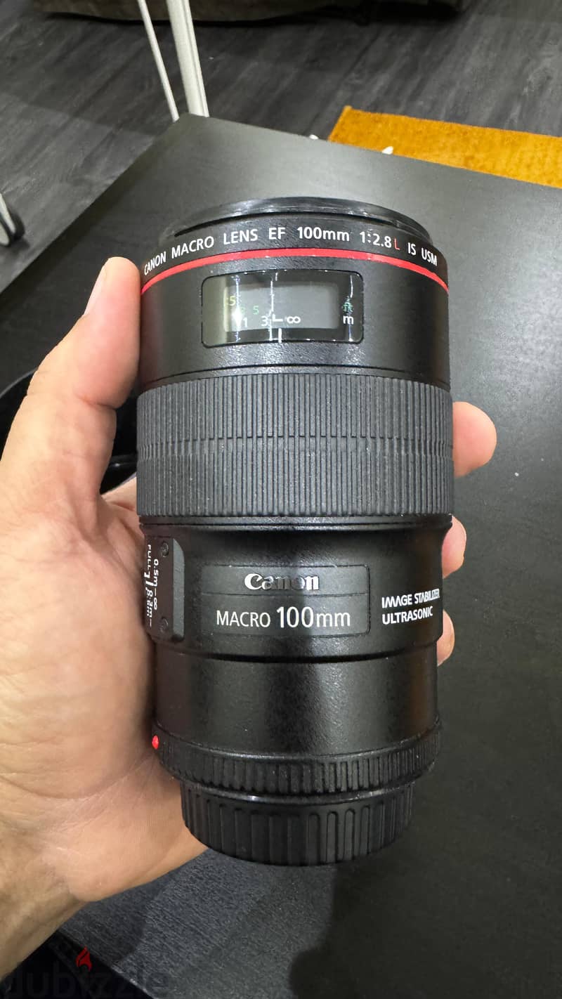 CANON EF 100mm f/2.8l IS USM 4