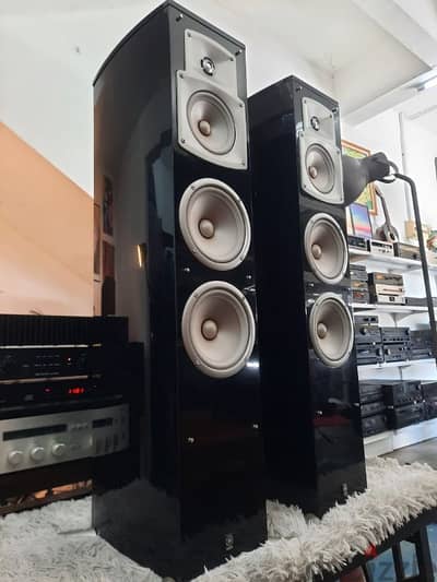 Yamaha NS 777 high power tower speakers for sale same new condition