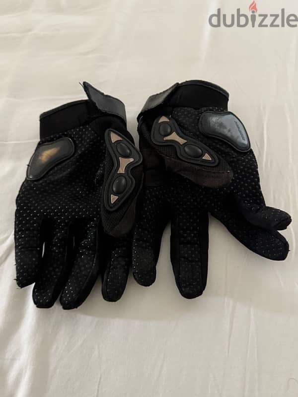 Baik’s Gloves 2